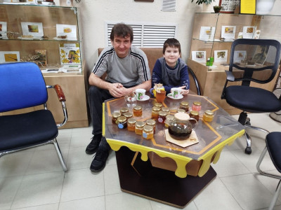 Гости из Новосибирска открыли для себя мир мёда